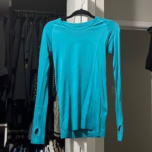 Lululemon long sleeve light blue with thumb holes